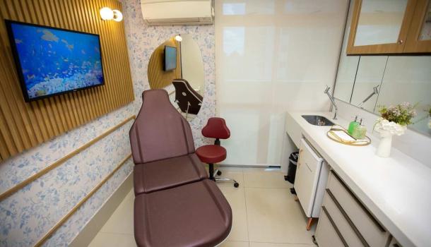 consultório com maca