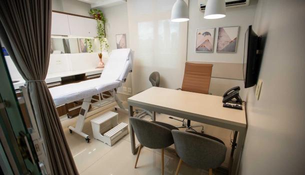 Consultório com maca 2